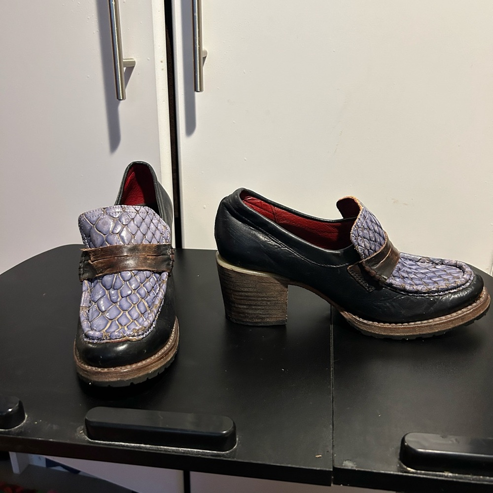 Gorgeous leather loafers made in Mexico.Excellent condition.